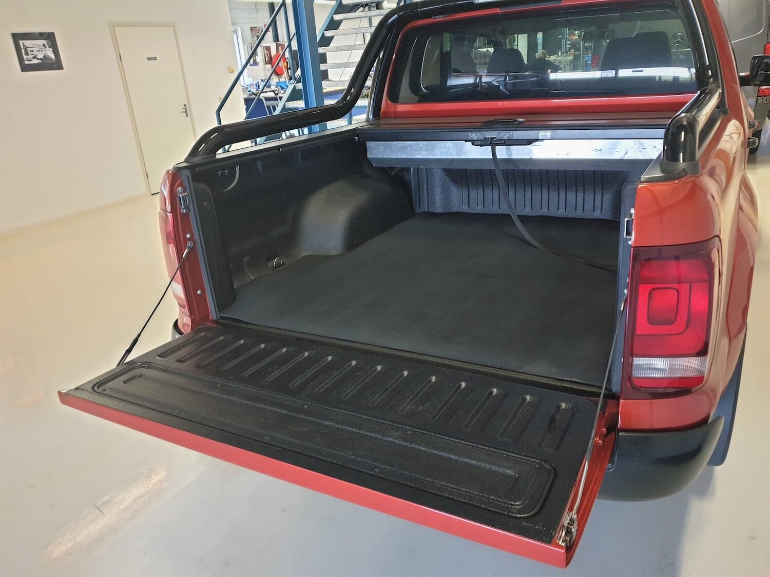 VW Amarok voorzien van rubbermat in laadruimte.